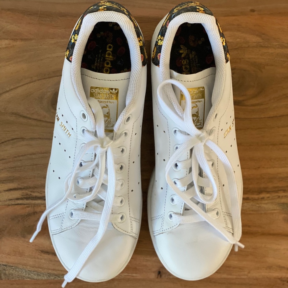 ADIDAS STAN SMITH SHOES 8 (Women's)